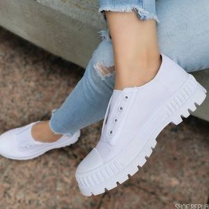 White canvas chunky sneaker